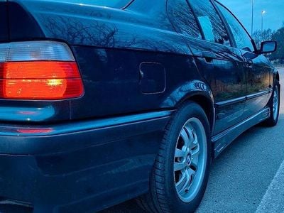 Verde Usata 1995 BMW 318 Berlina | 7900 €