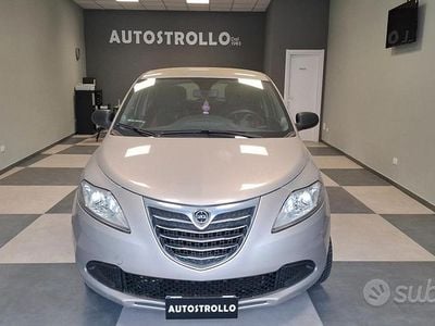 Usado Lancia Ypsilon Gold 85 HP (62 kW) 2013 Bege Citadino