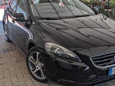Usata Volvo V40 Momentum 120 CV (88 kW) 2016 Nero Station wagon