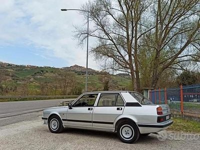 Usata Alfa Romeo Giulietta 130 CV (95 kW) 1984 Grigio Berlina