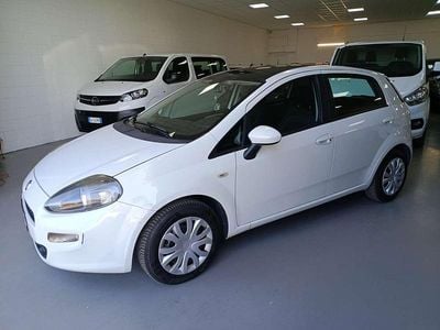 Usata Fiat Punto Lounge 69 CV (50 kW) 2012 Bianco Utilitaria