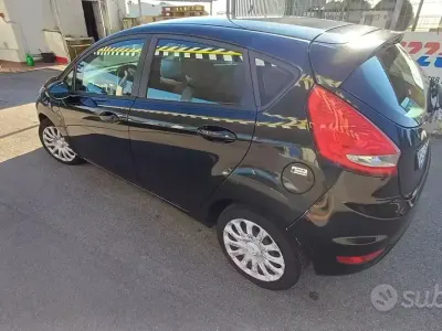 Usata Ford Fiesta 71 CV (52 kW) 2011 Nero Berlina