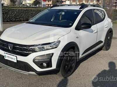 Usata Dacia Sandero Essentiel 101 CV (74 kW) 2022 Bianco Utilitaria