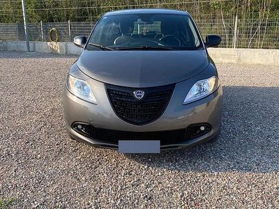 Usata Lancia Ypsilon 95 CV (69 kW) 2015 Grigio Utilitaria