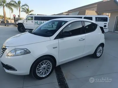 Usata Lancia Ypsilon Gold 95 CV (69 kW) 2015 Bianco Utilitaria