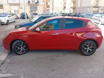 Usata Alfa Romeo Giulietta 120 CV (88 kW) 2018 Rosso Utilitaria