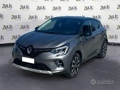 Usata Renault Captur 143 CV (105 kW) 2023 Grigio SUV