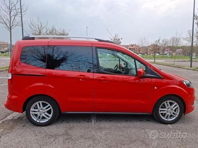 Usata Ford Tourneo Courier 2019 Rosso Monovolume