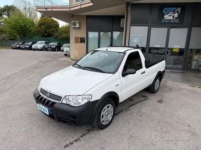 Usata Fiat Strada 84 CV (61 kW) 2009 Bianco Pick-up
