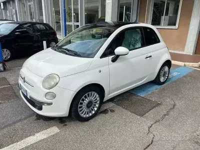 Begagnad Fiat 500 Lounge 69 HK (50 kW) 2008 Vit Halvkombi