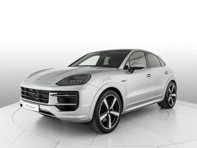 Nuova Porsche Cayenne 2026 Argento dolomite metallizzato SUV