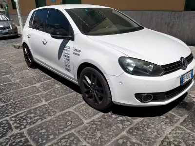 Usata VW Golf VI 122 CV (89 kW) 2011 Bianco Utilitaria