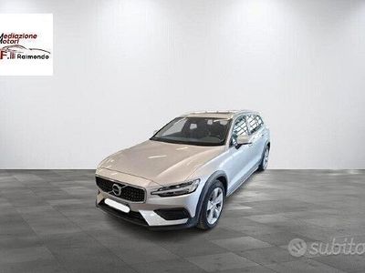 Grigio Usata 2020 Volvo V60 CC Business Edition Station wagon | 19.499 € (Ottimo prezzo)
