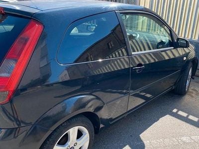 Usata Ford Fiesta 90 CV (66 kW) 2005 Nero Utilitaria