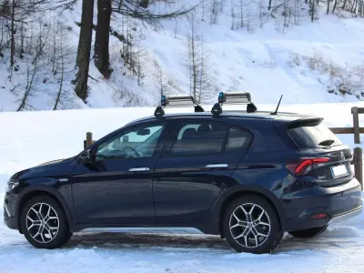 Usata Fiat Tipo Cross 131 CV (96 kW) 2021 Blu/azzurro Berlina