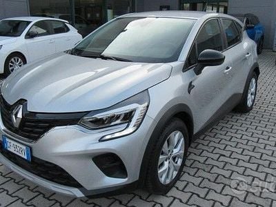 Usata Renault Captur Business 101 CV (74 kW) 2021 Argento SUV