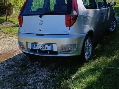 Begagnad Fiat Punto 80 HK (58 kW) 2004 Halvkombi