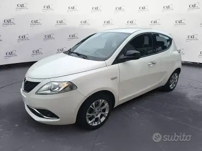 Usata Lancia Ypsilon Gold 69 CV (50 kW) 2015 Bianco Utilitaria