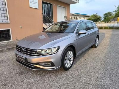 Usata VW Passat Business 122 CV (89 kW) 2022 Grigio Station wagon