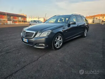 Usata Mercedes E220 AMG 170 CV (125 kW) 2011 Grigio Station wagon