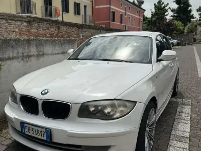 Usata BMW 118 143 CV (105 kW) 2010 Bianco Utilitaria
