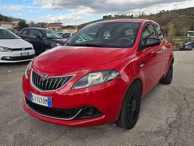 Usata Lancia Ypsilon Silver 69 CV (50 kW) 2022 Rosso Utilitaria