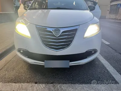 Usata Lancia Ypsilon 95 CV (69 kW) 2012 Bianco Utilitaria