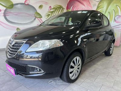 Usata Lancia Ypsilon Gold 69 CV (50 kW) 2014 Nero Utilitaria