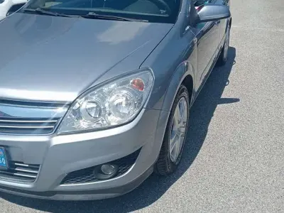 Usata Opel Astra Cosmo 116 CV (85 kW) 2009 Berlina