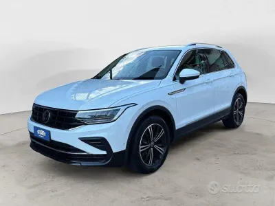Usata VW Tiguan Life 150 CV (110 kW) 2023 Bianco pastello SUV