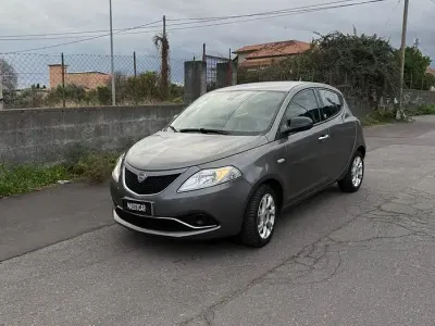 Occasion Lancia Ypsilon Platinum 69 PK (50 kW) 2016 Grijs Hatchback