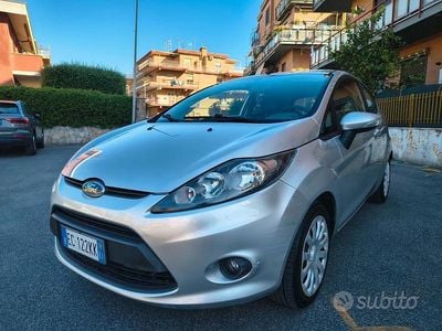 Begagnad Ford Fiesta 96 HK (70 kW) 2010 Grå Sedan