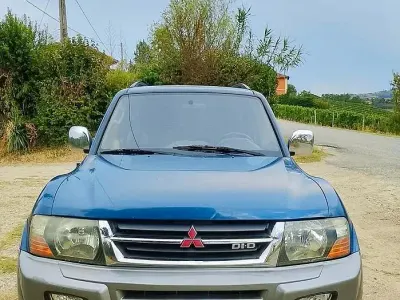 Usata Mitsubishi Pajero 160 CV (117 kW) 2001 Bluazzurro SUV