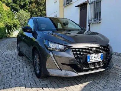 Usata Peugeot 208 Active 102 CV (75 kW) 2022 Grigio Utilitaria