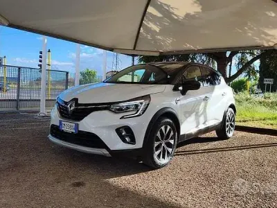 Begagnad Renault Captur Techno 90 HK (66 kW) 2023 Vit SUV