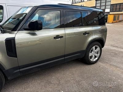 Usata Land Rover Defender HSE Dynamic 301 CV (221 kW) 2023 Verde SUV