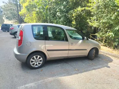 Usata Skoda Roomster 69 CV (50 kW) 2009 Grigio Monovolume