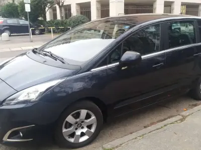 Usata Peugeot 5008 Business-Line 115 CV (84 kW) 2014 Blu Monovolume