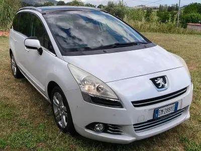 Usata Peugeot 5008 Allure 112 CV (82 kW) 2012 Bianco Monovolume