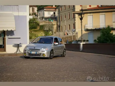 Usata Renault Clio R.S. 169 CV (124 kW) 2000 Grigio Berlina