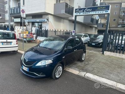 Usata Lancia Ypsilon Gold 69 CV (50 kW) 2018 Blu Utilitaria