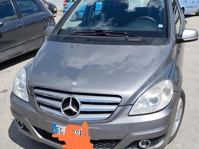 Käytetty Mercedes B180 116 HP (85 kW) 2011 Harmaa Tila-auto