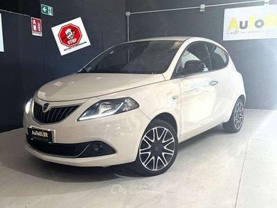 Usata Lancia Ypsilon Gold 69 CV (50 kW) 2022 Beige Utilitaria