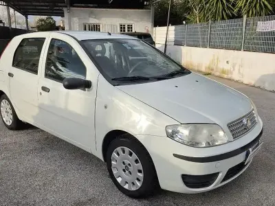 Usata Fiat Punto Classica 60 CV (44 kW) 2010 Bianco Utilitaria