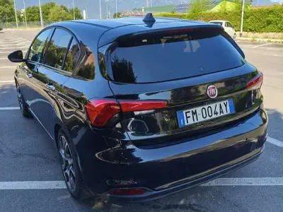 Usata Fiat Tipo Lounge 120 CV (88 kW) 2017 Nero Berlina