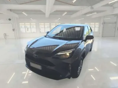 Usata Toyota Yaris Cross Business Edition 92 CV (67 kW) 2022 1g3  grey metallic SUV