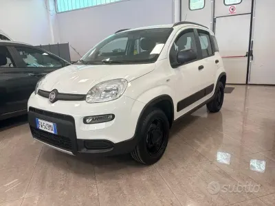 Usata Fiat Panda 4x4 S 84 CV (61 kW) 2019 Bianco Utilitaria