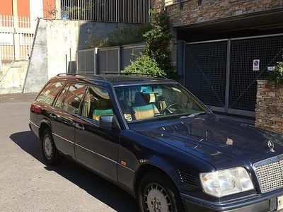 Usata Mercedes E250 94 CV (69 kW) 1993 Blu Station wagon