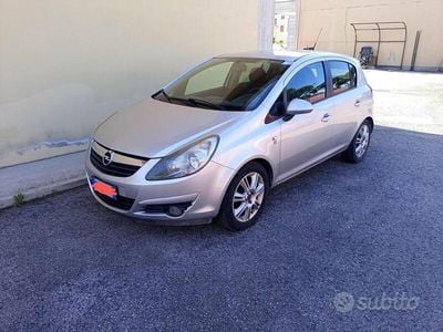 Usata Opel Corsa Edition 75 CV (55 kW) 2011 Grigio Berlina