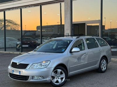 Begagnad Skoda Octavia Elegance 105 HK (77 kW) 2011 Grå Kombi